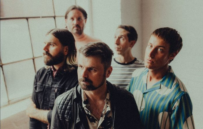 Silverstein Munculkan Energinya dalam Single Baru It's Over