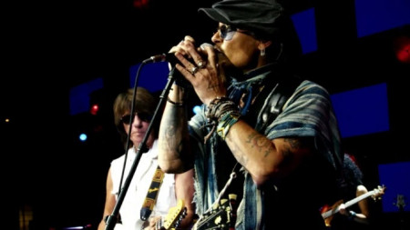 Johnny Depp dan Jeff Beck Umumkan Detail Album Barunya, 18