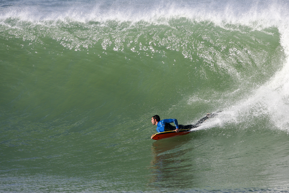 Tips Mengarungi Ombak dengan Bodyboarding