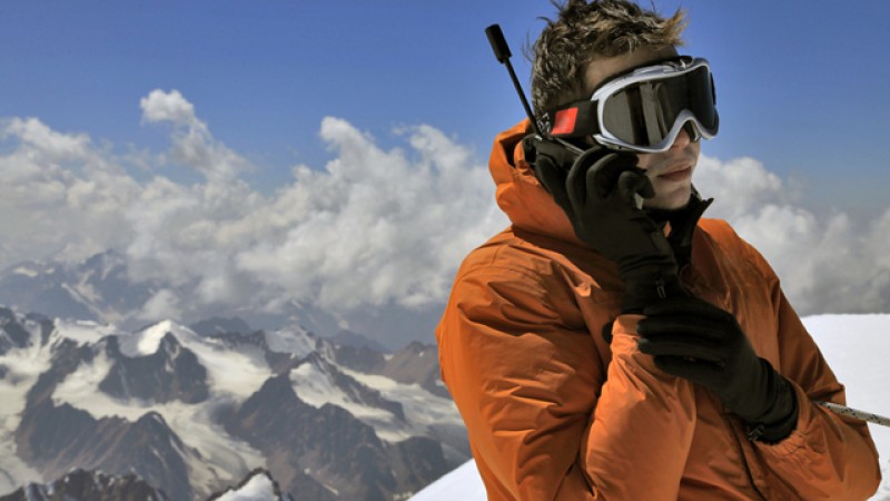 Bedanya Telepon Satelit dengan Ponsel Biasa