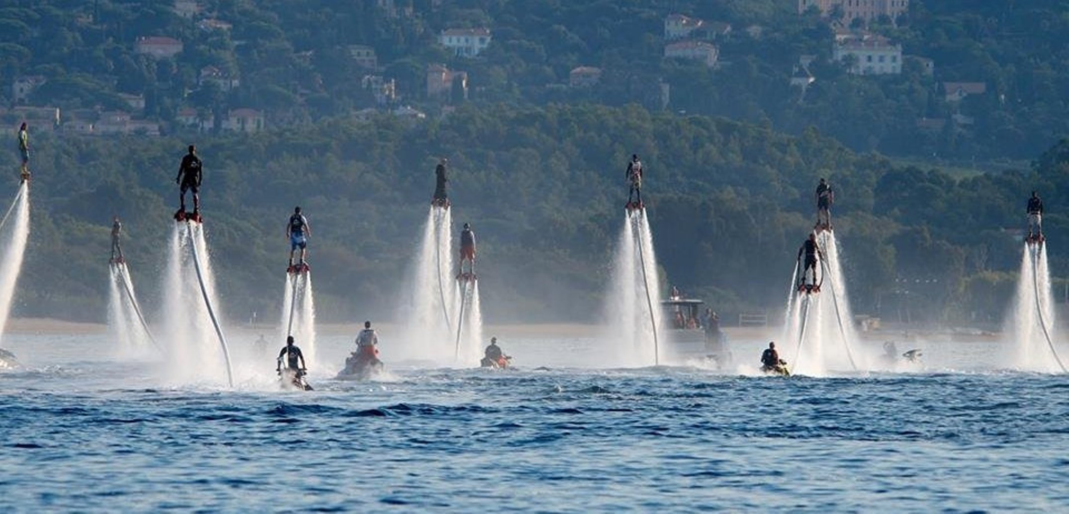 Nggak Usah Jauh! Flyboarding Seru Ada Juga di Benoa, Bali