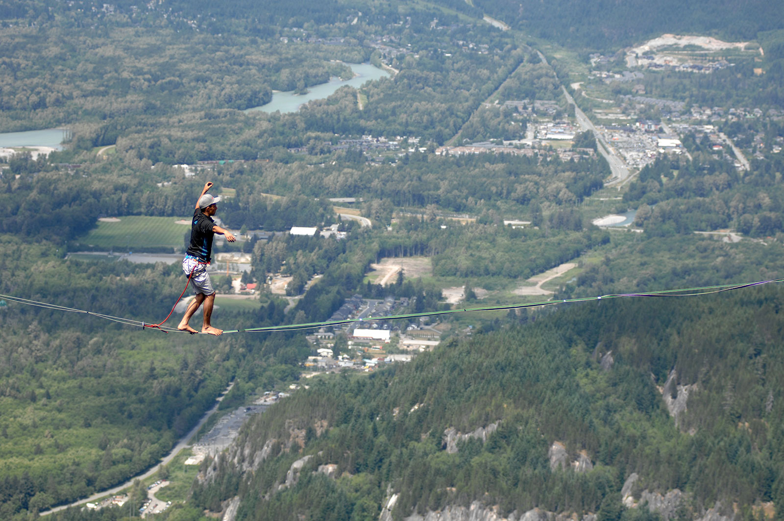 Rekor Dunia, Berjalan di Atas Tali Sepanjang 500 Meter