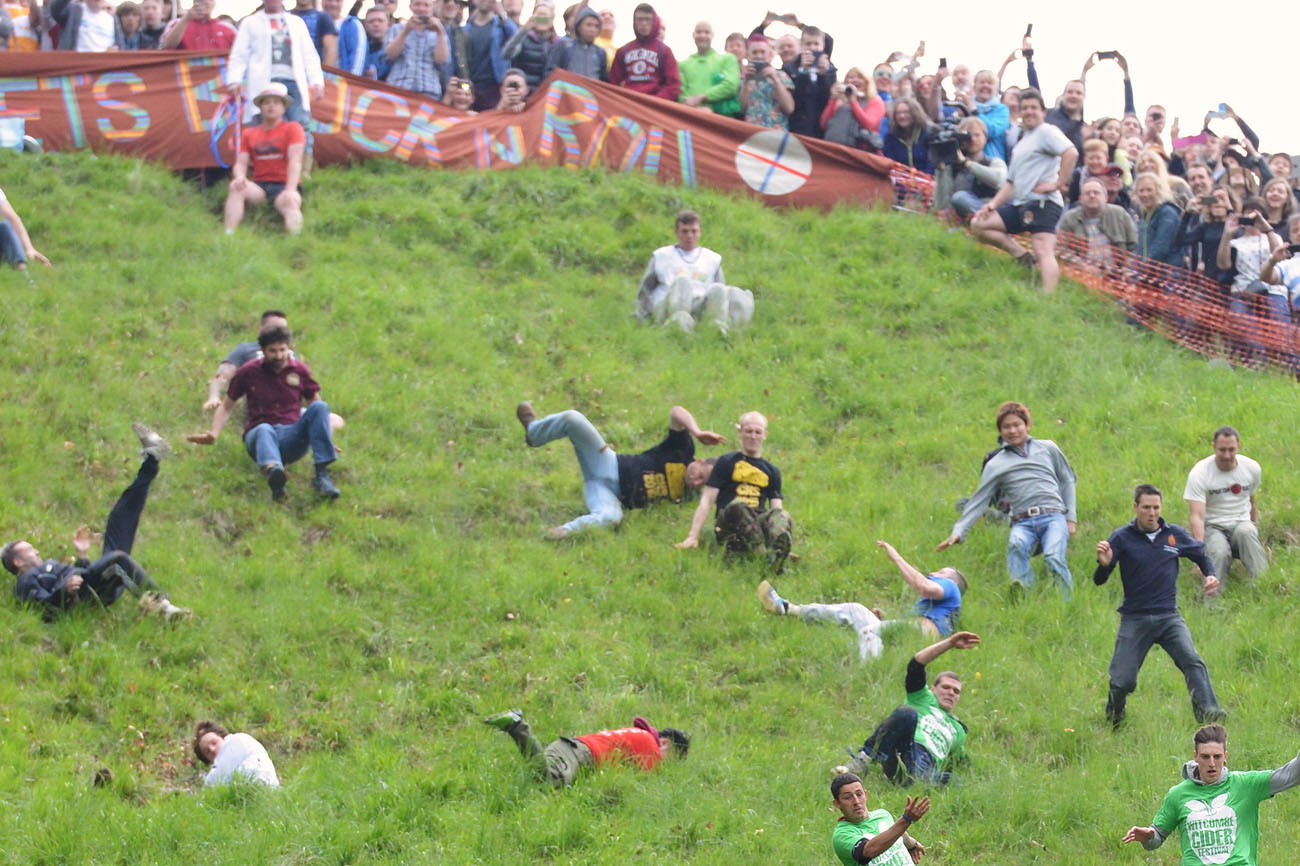 Cheese Rolling: Aneh, Unik Sekaligus Super Ekstrim