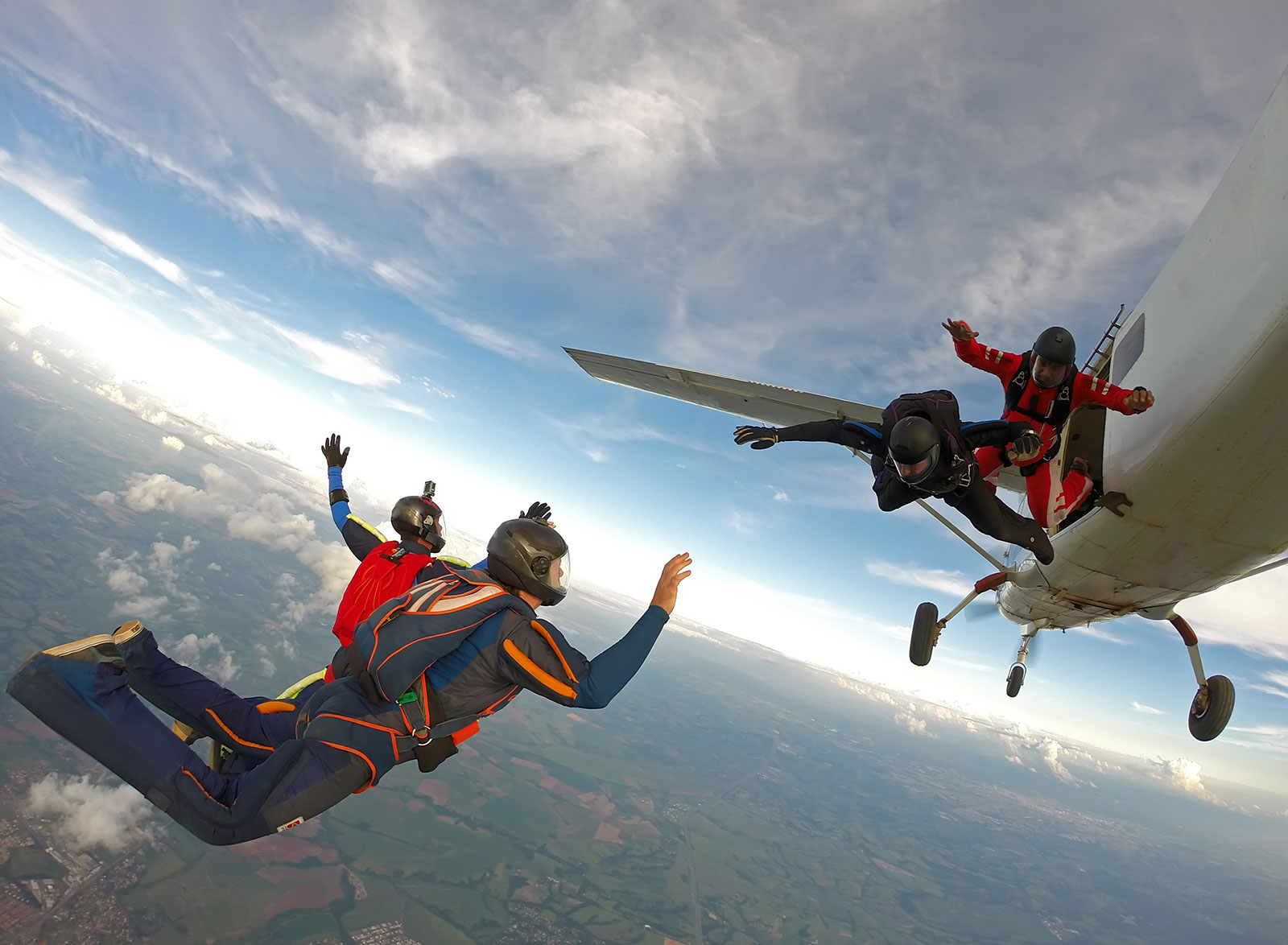 Jangan Sembarangan Loncat dari Pesawat kalau mau Skydiving Bro!