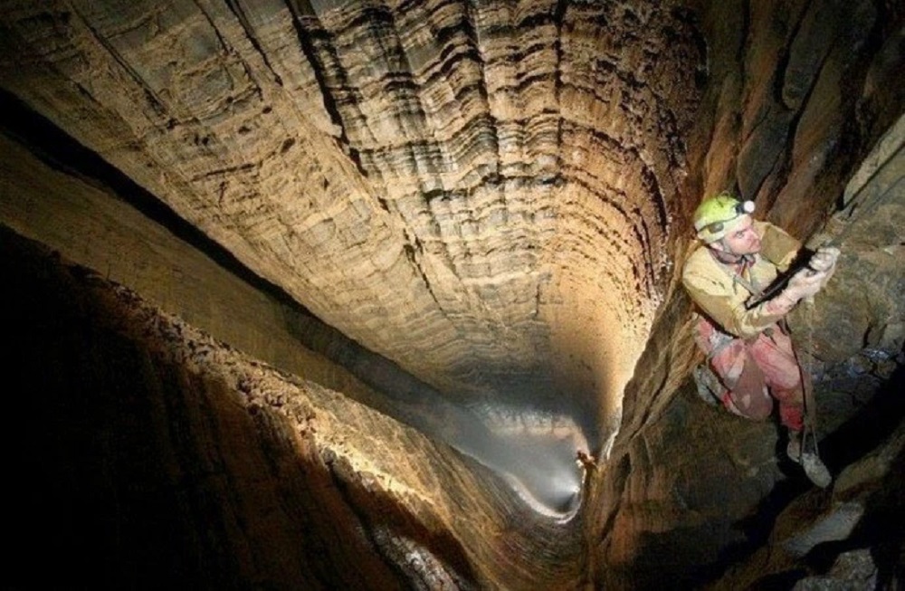 Gua Krubera, Tempat Caving Spektakuler di Dunia