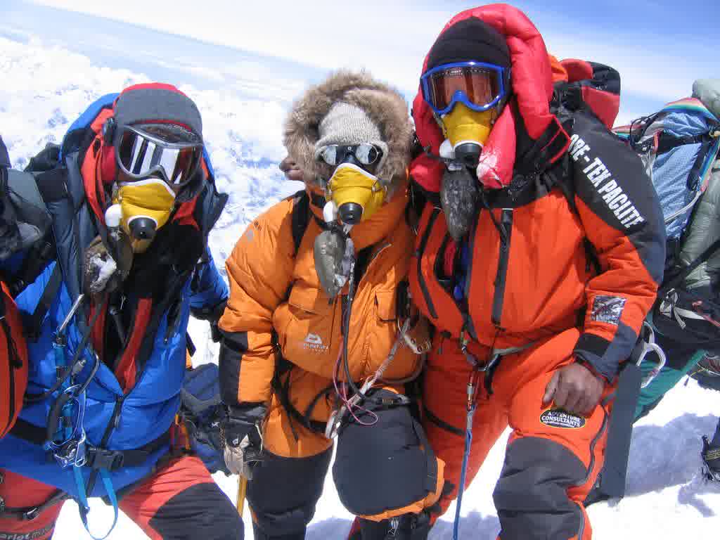 Mendaki Gunung Bersalju? Tahu Apa Aja yang Harus Dibawa?