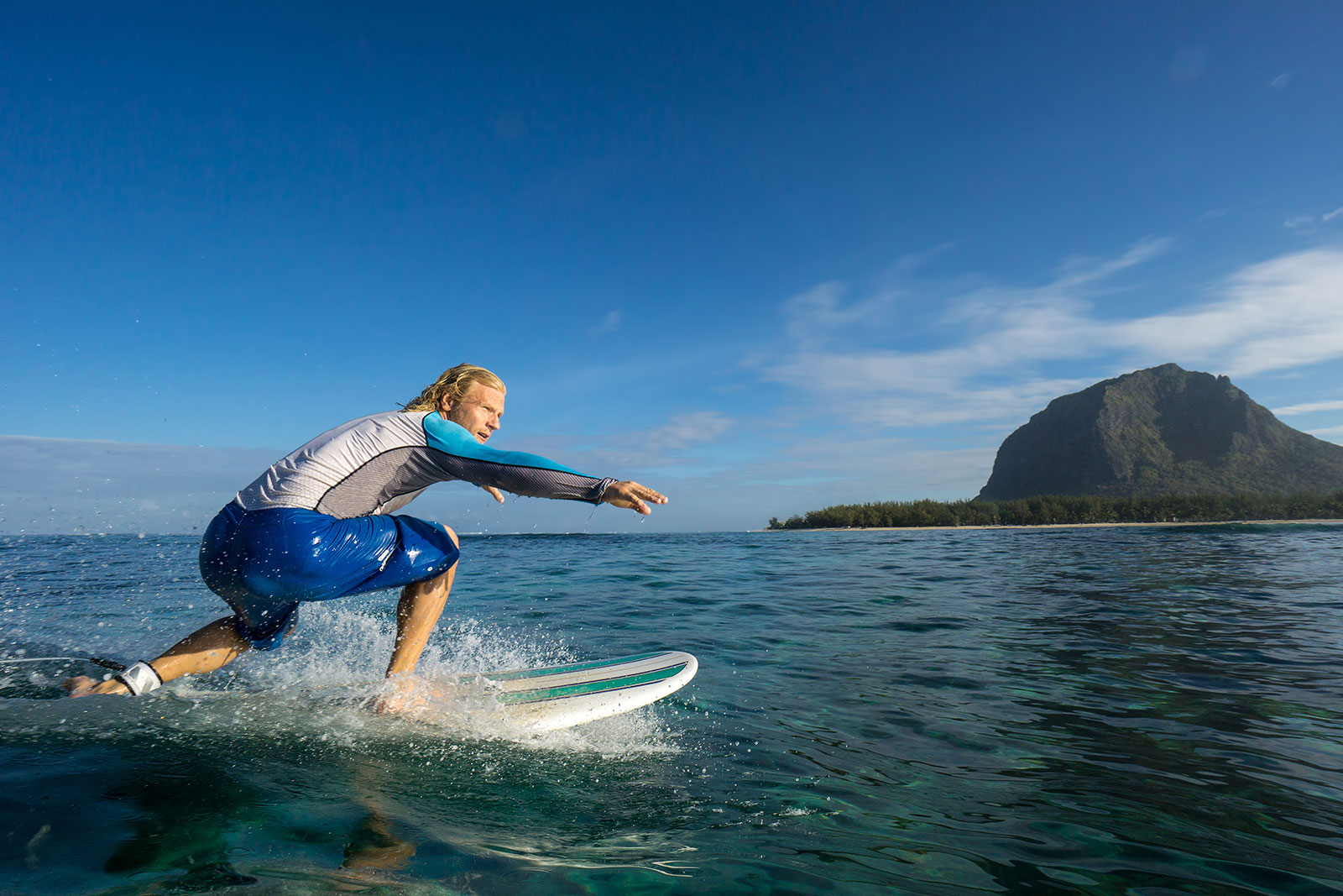 Electric Surfboard, Solusi Berselancar Tanpa Ombak