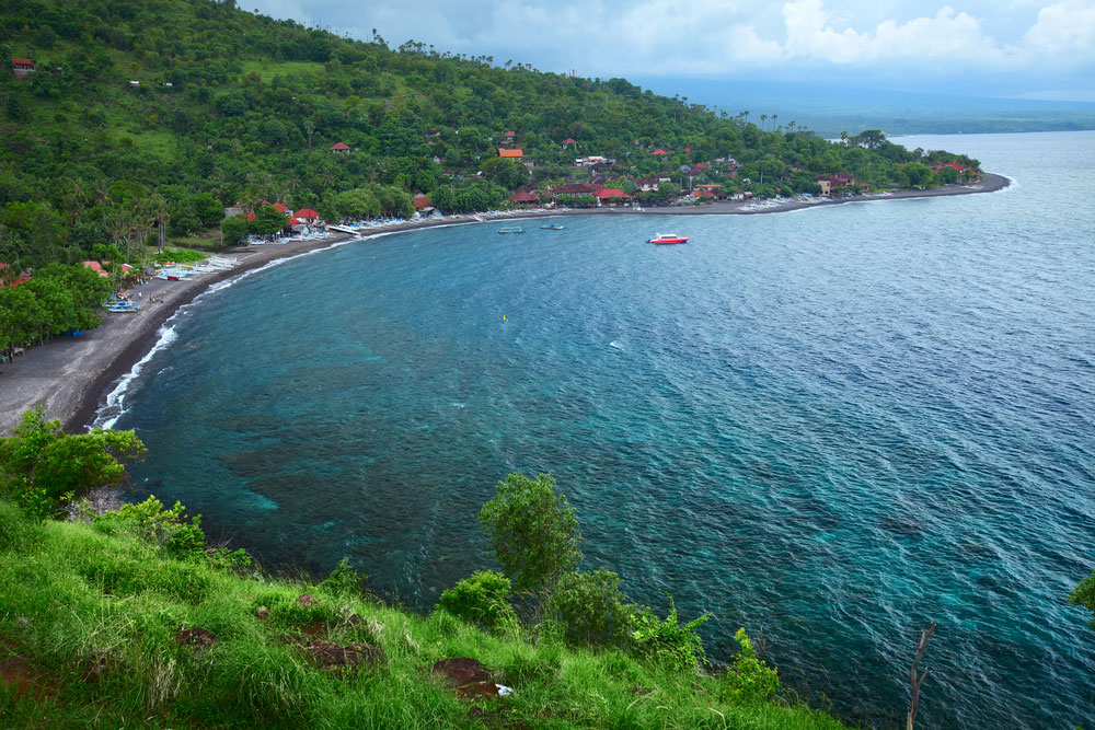 Mengagumi Kecantikan Eksotis Pantai Amed Bali