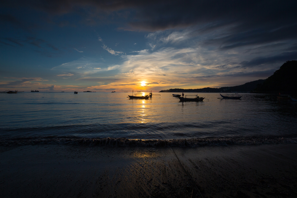 Jelajahi Pesona Pantai Paling Indah di Padang, Pantai Nirwana