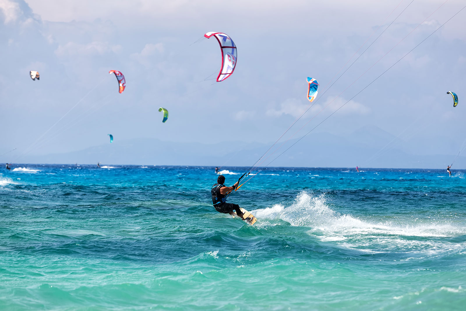 Mengenal Olahraga Air Kitesurfing