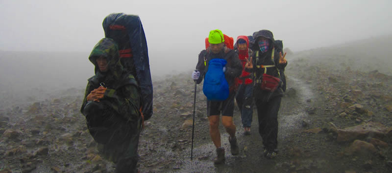 Tips untuk Anda yang Ingin Mendaki Gunung Saat Musim Hujan
