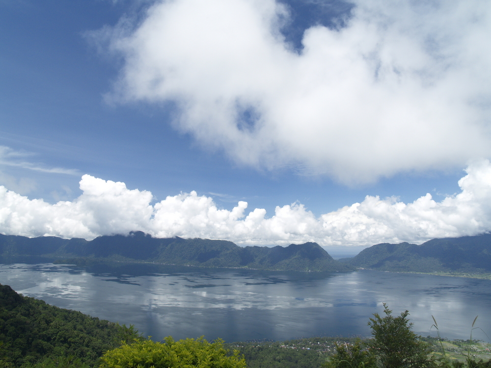 Menikmati Keheningan Danau Maninjau Sumatera Barat