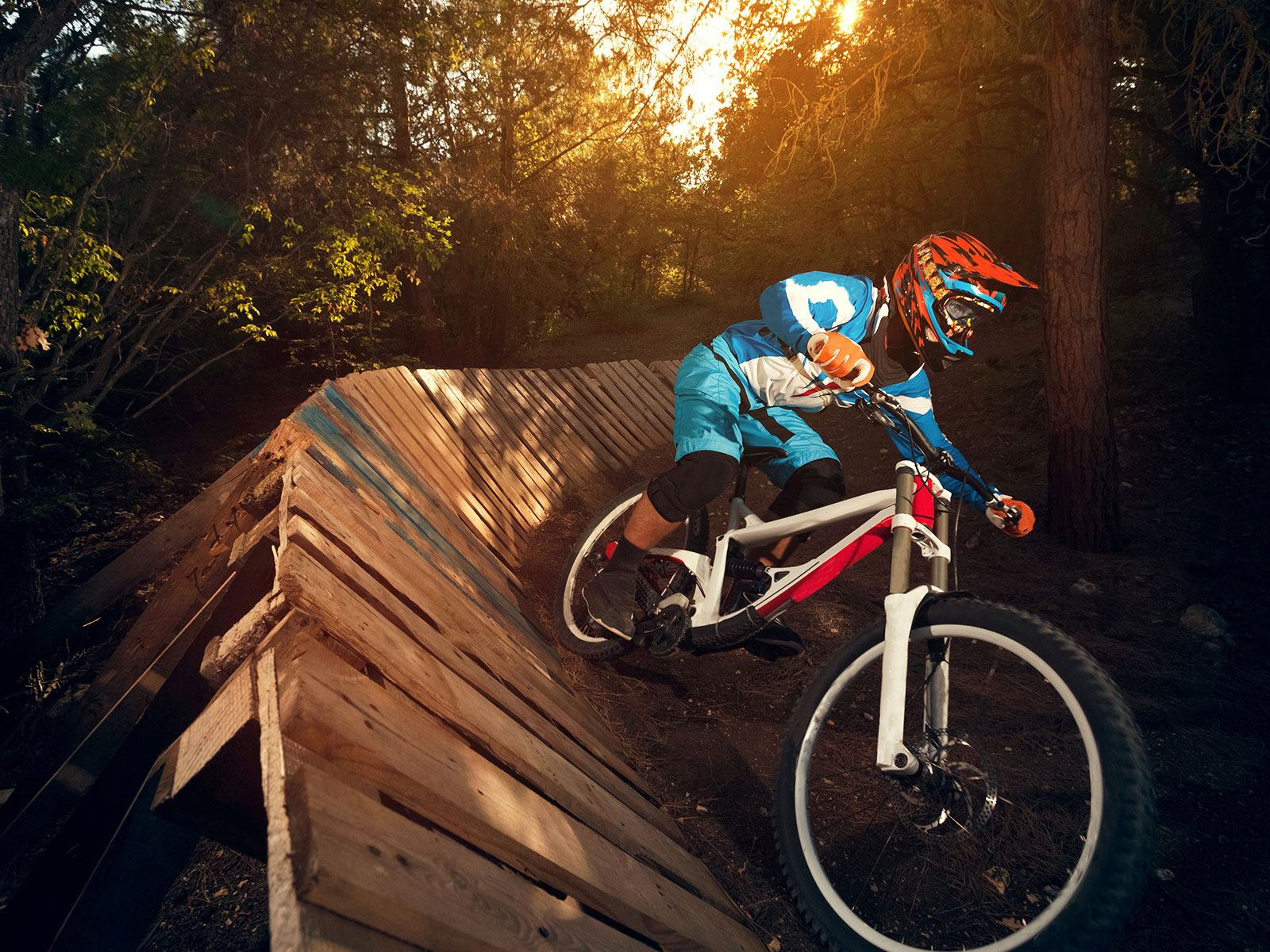 Ketika Freestyle MTB Dibuat Gokil karena Track Bikinan Sendiri