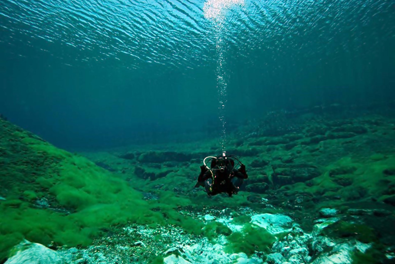 Kayak Gini Serunya Selami Danau Terdalam di Asia Tenggara