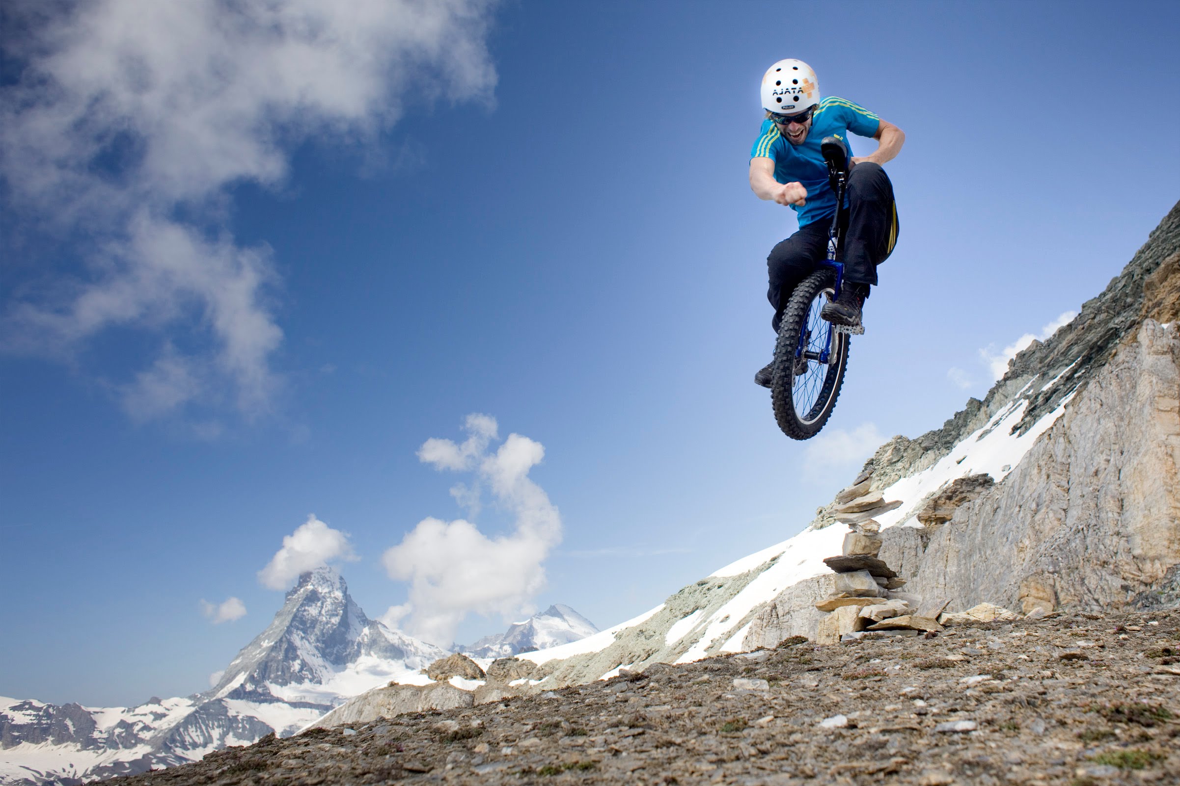 Sepeda Roda Satu? Esktremnya Melebihi Roda Dua