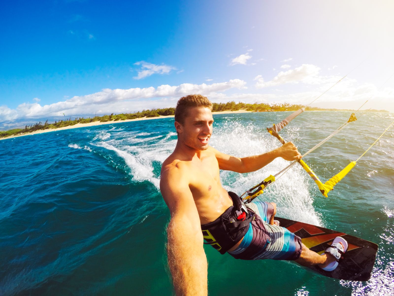 Mengenal Salah Satu Tempat Kitesurfing Indonesia, Pulau Tabuhan