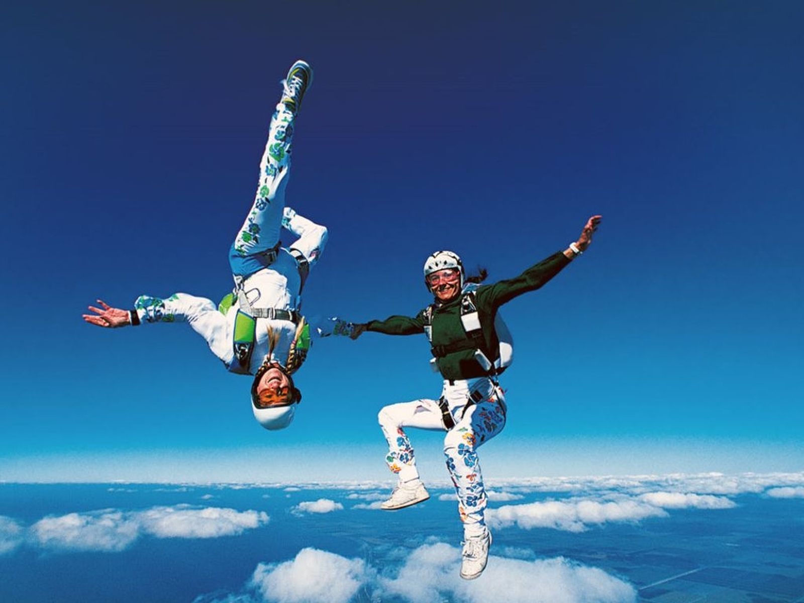 Berani Mencoba Trik-Trik Skydiving Ini?