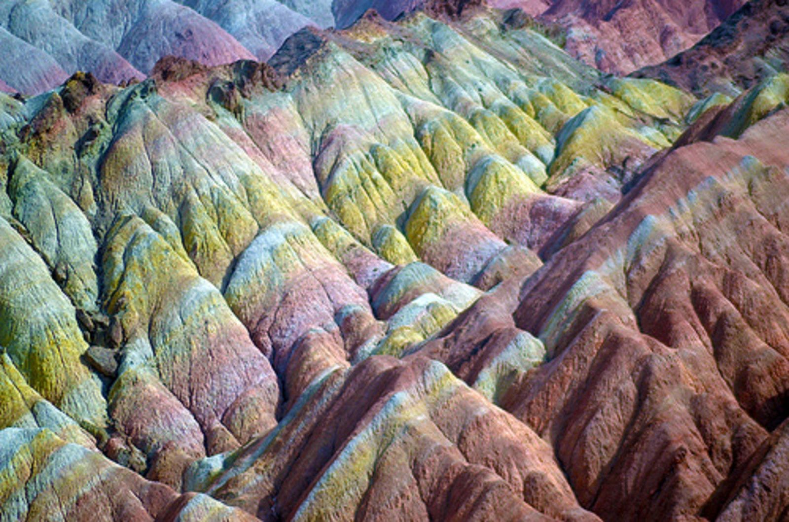 Fenomena Unik, Gunung Danxia, Gunung Pelangi Di Tiongkok! 