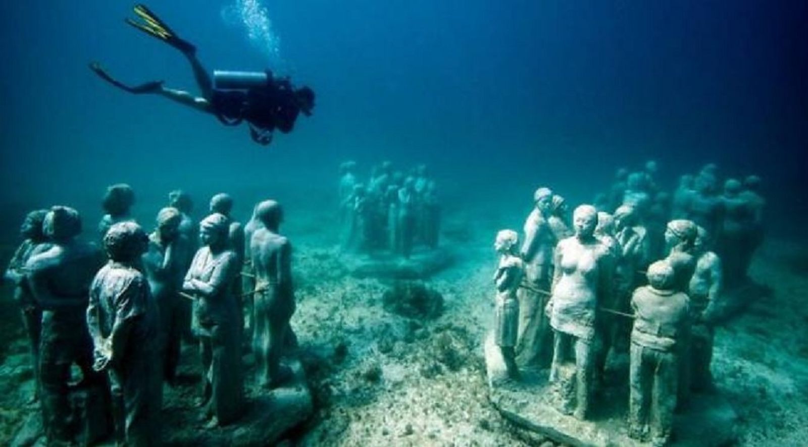 Pemandangan Unik Diving di Museum of Subaquatic Art di Cancun, Meksiko