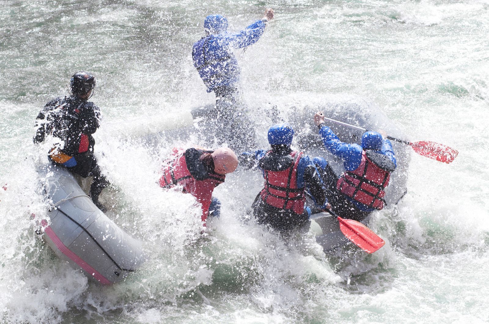 Arung Jeram Timbukar yang Seru dan Memacu Adrenalin