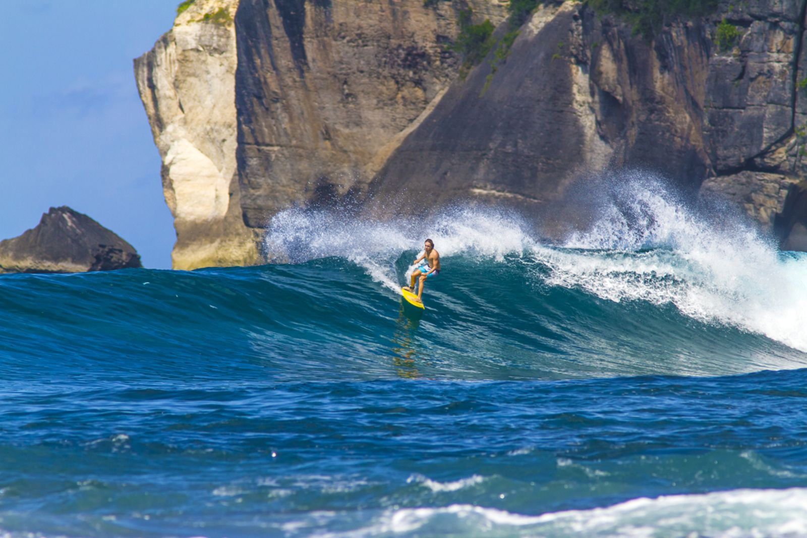 5 Lokasi Surfing Terbaik di Negeri Kita, Indonesia