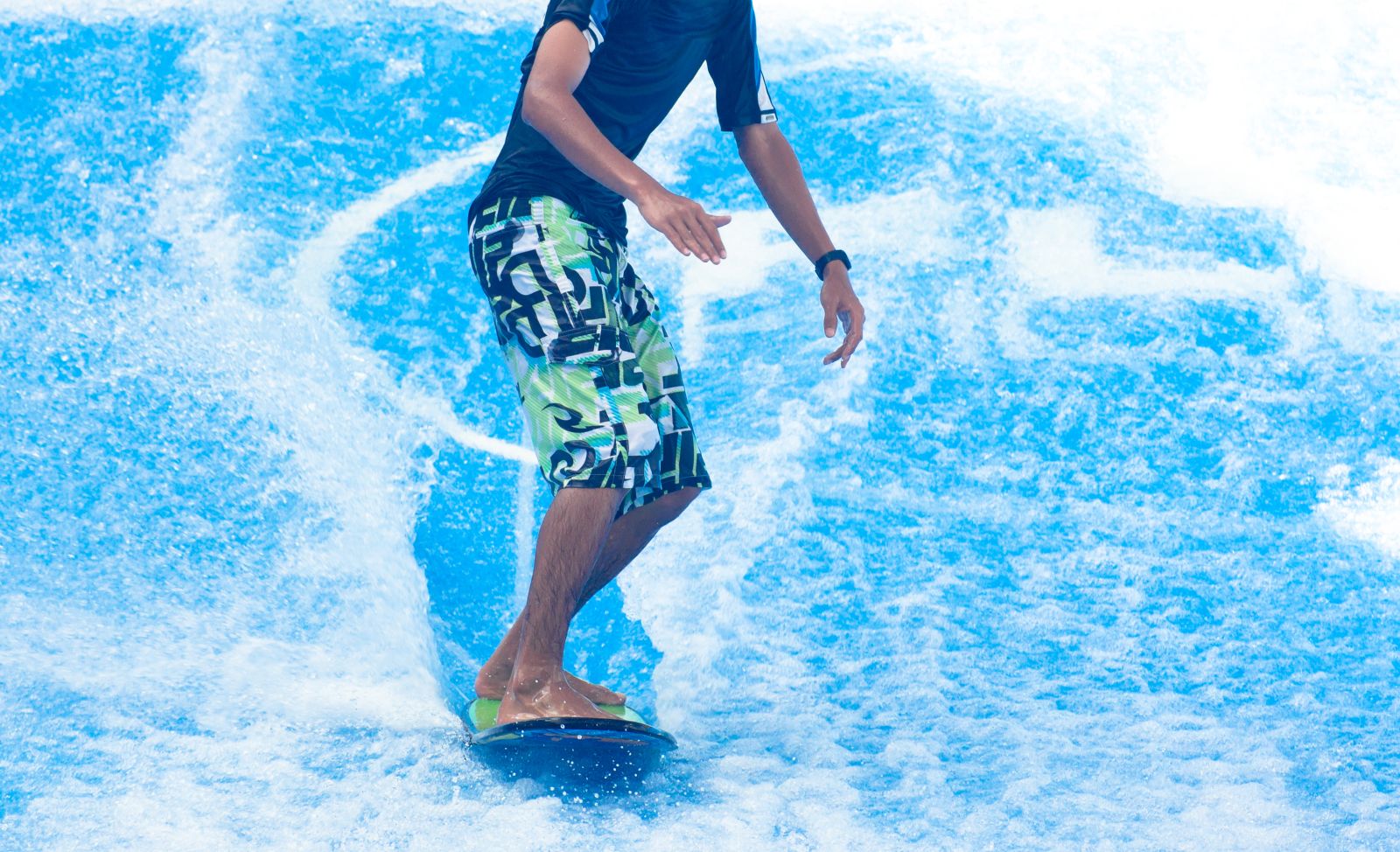 Mau Surfing tapi Ga Bisa ke Laut? Coba Flowboarding, bro!