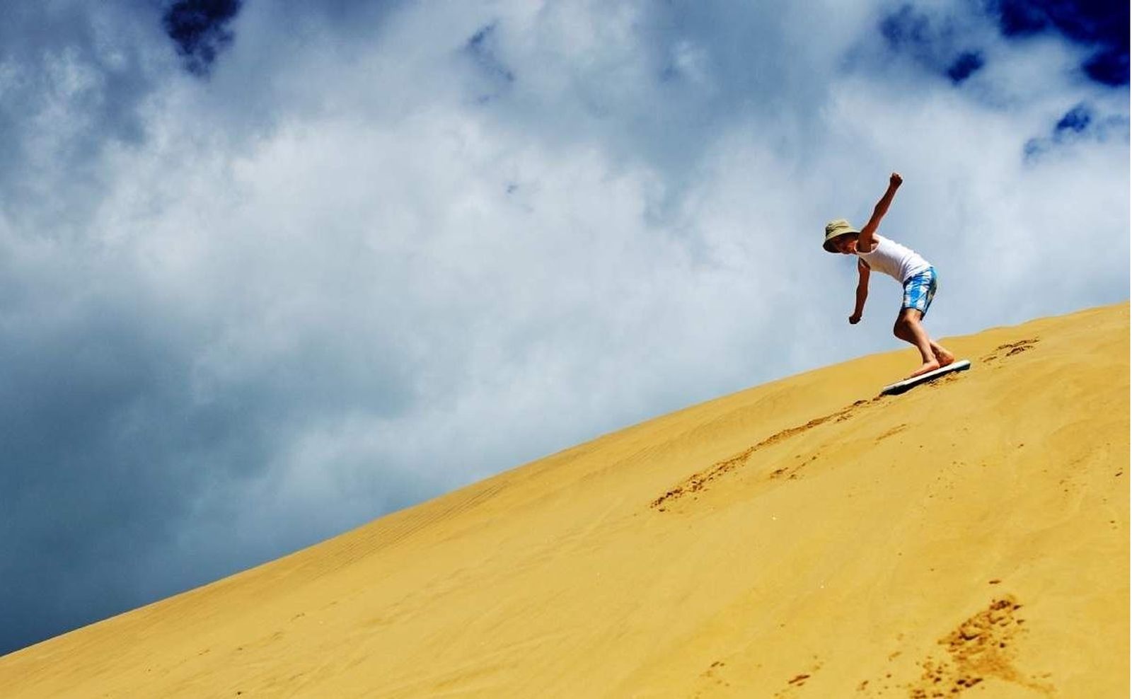Tips Cepat dan Aman Belajar Sandboarding