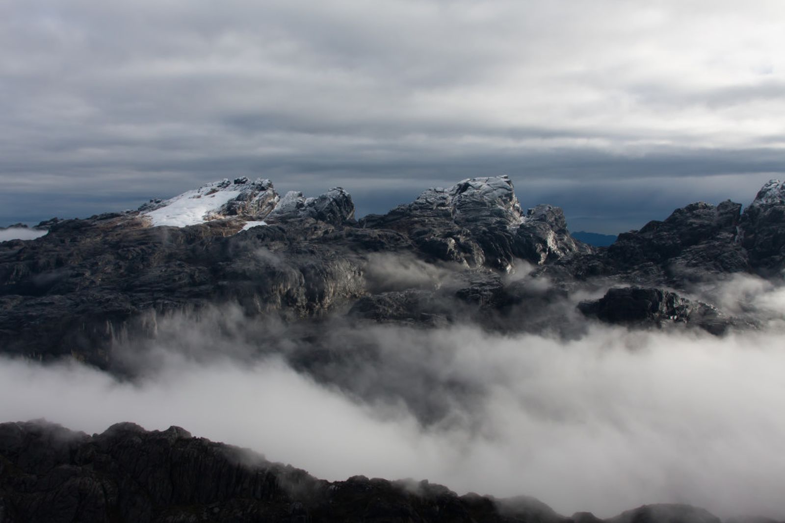 10 Puncak Gunung Tertinggi di Negara Kita, Indonesia