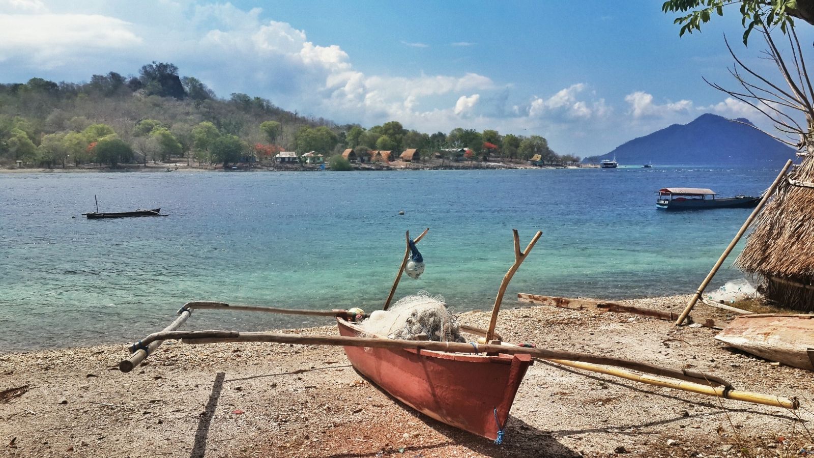 Alor Punya Pantai-Pantai Indah yang Wajib Lo Smabangi, Bro