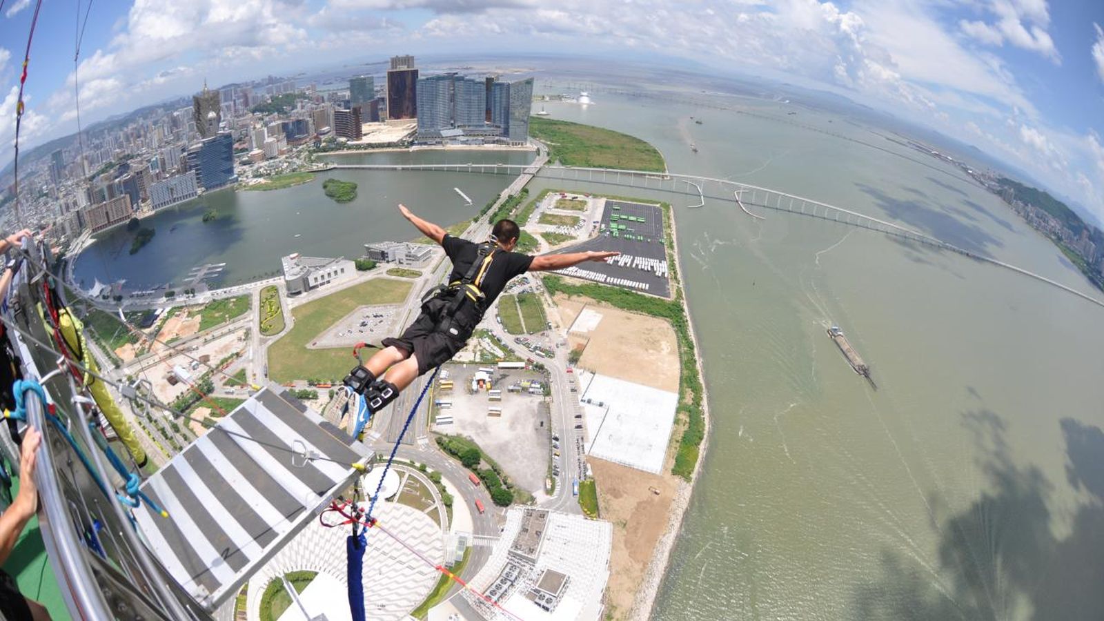 Ini Gear Bungee Jumping Terbaik Buat Kamu!