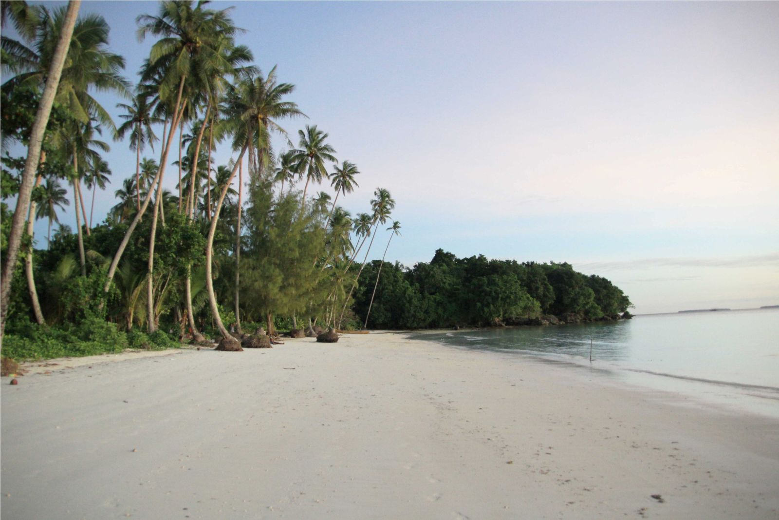 Ngurbloat, Pasir Pantai Sehalus Tepung Terigu
