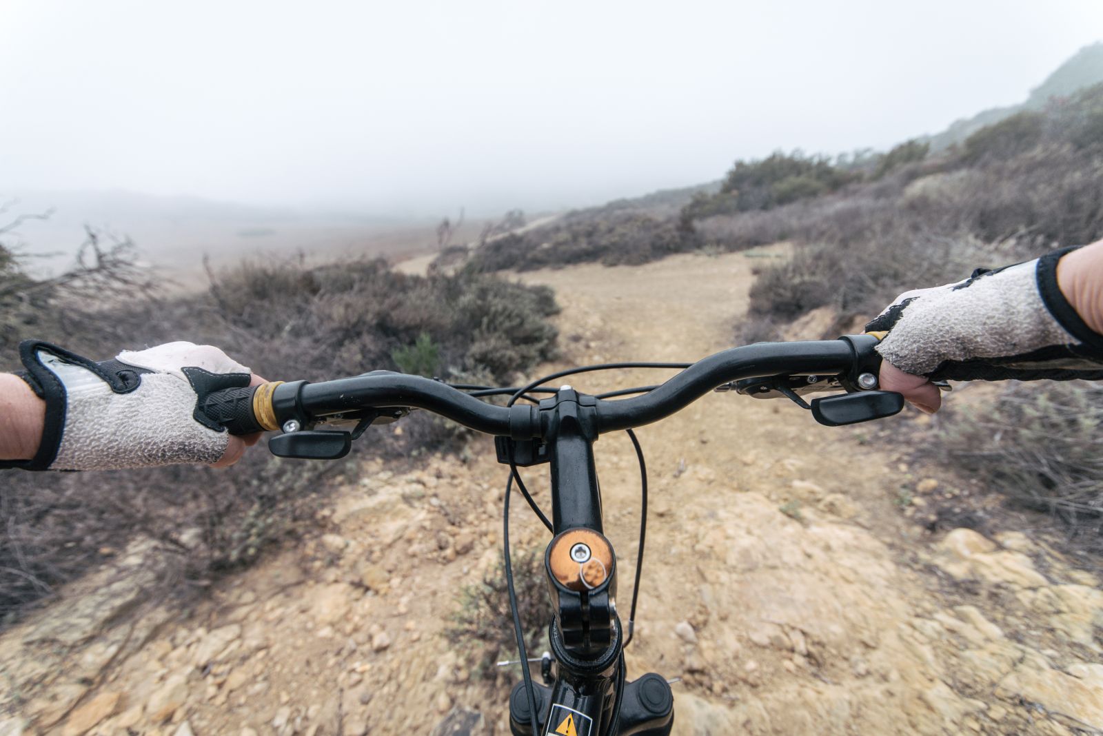 Mendaki dan Menuruni Gunung dengan Sepeda? Gila, Bro!