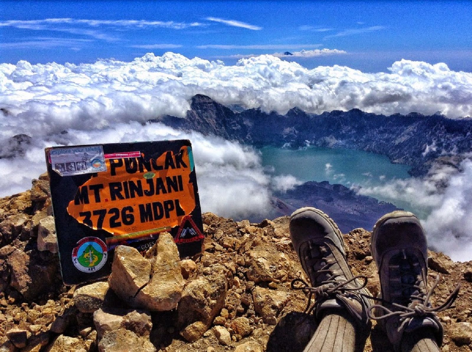 Puncak Gunung yang Wajib Disambangi di Indonesia