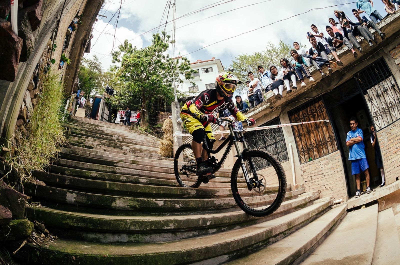 Urban Downhill di Taxco! Kengerian yang Berbeda