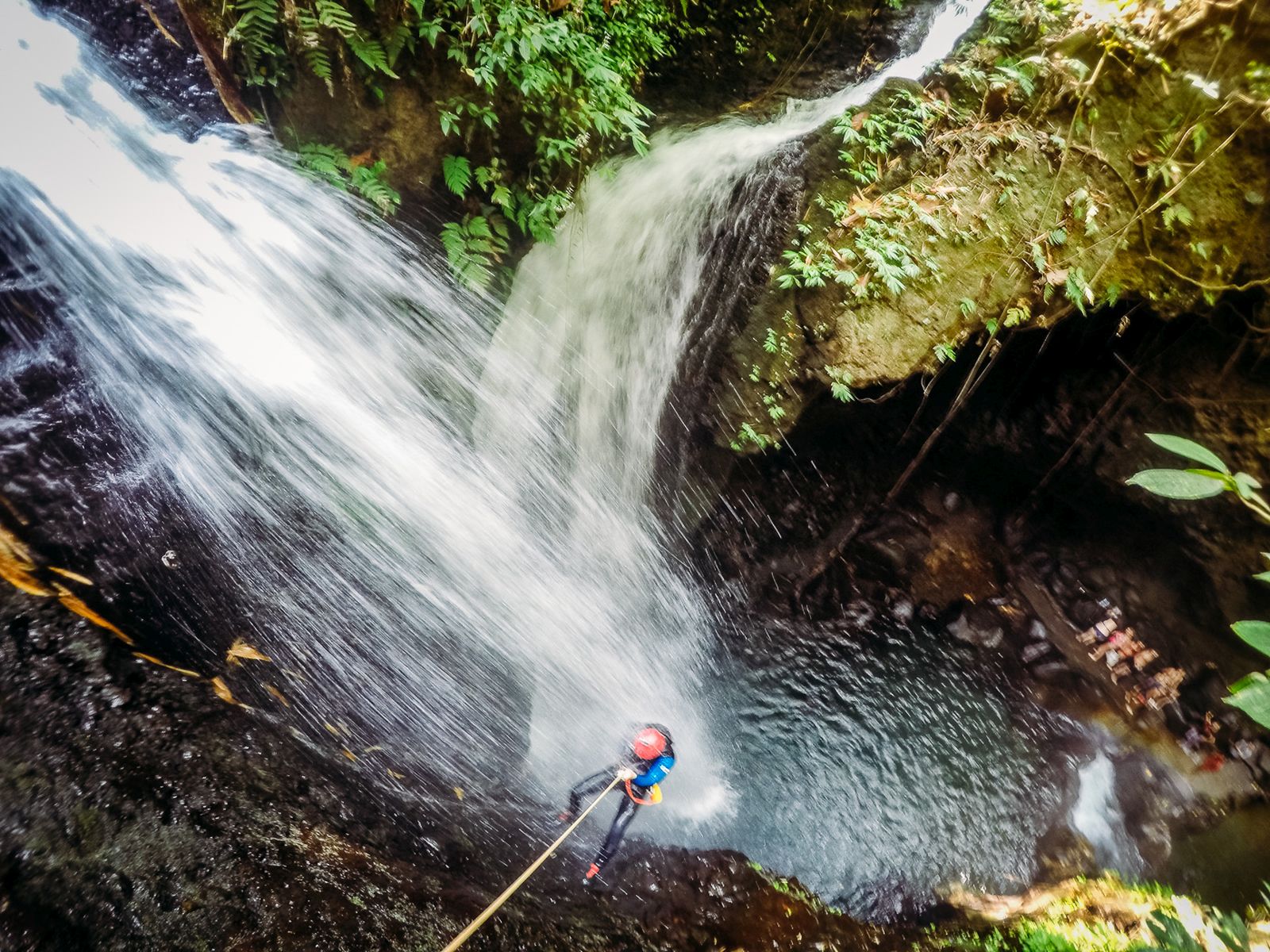 Di Bali Lo Bisa Rappelling di Air Terjun