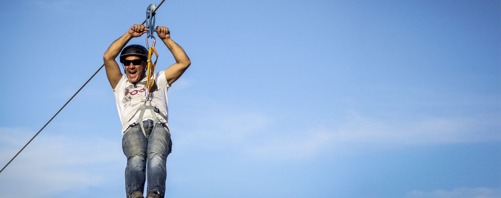 Flying Fox Ini Bisa Bikin Lo Jadi Imigran, Berani?