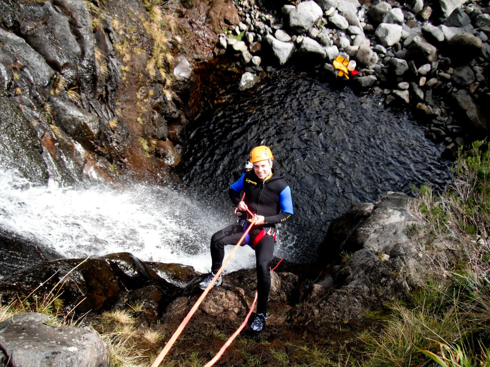 Ini Nih Alat Wajib Buat Canyoning, Perhatikan!
