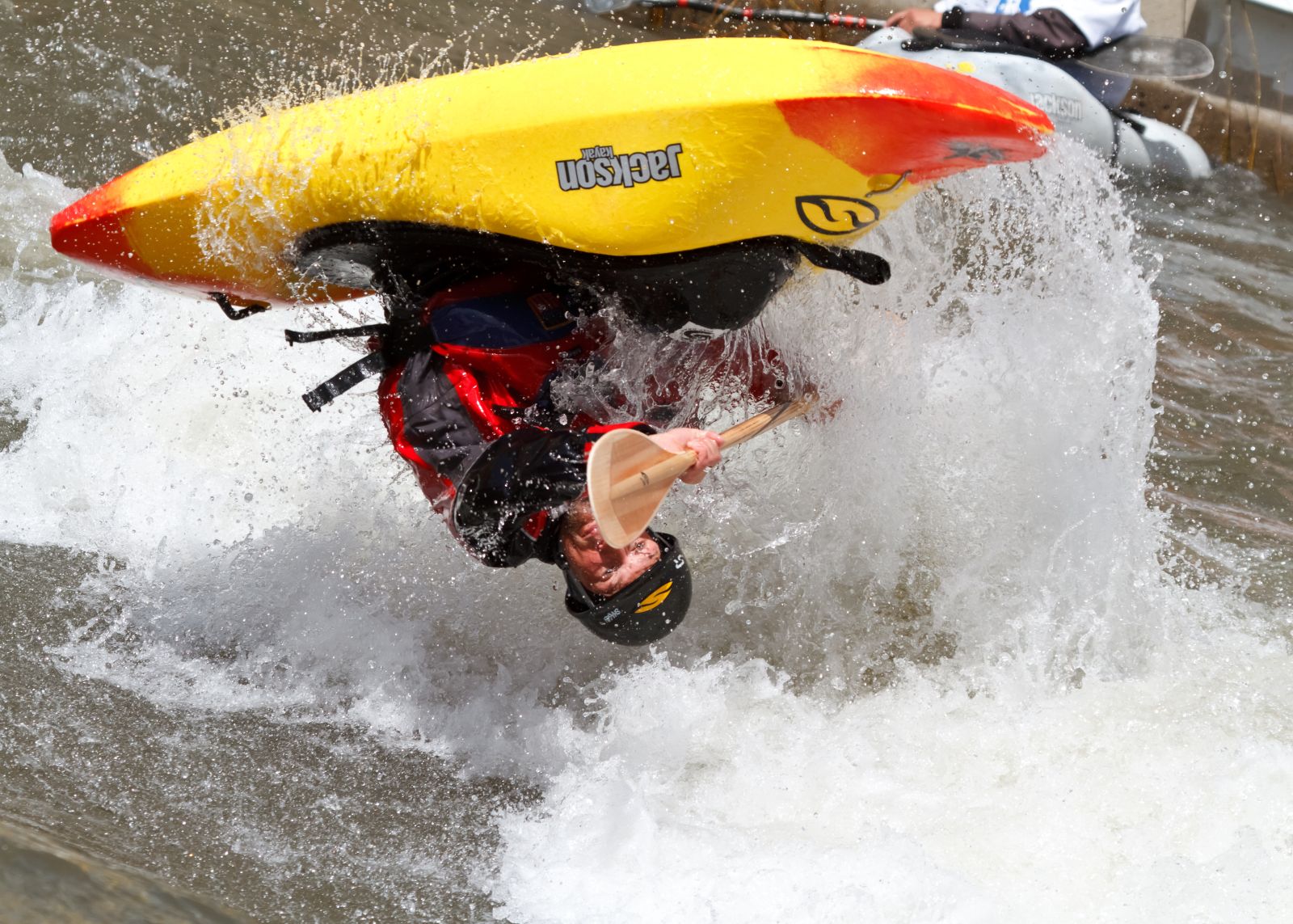 Sungai Sadan, Garang Buat Kayak