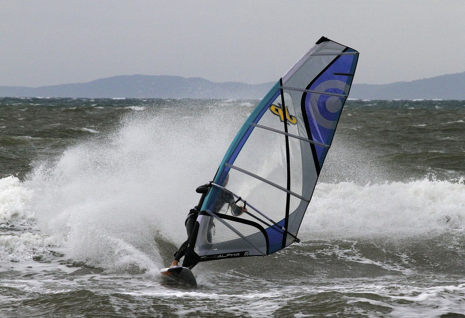 Windsurfing, Uji Adrenaline Melawan Ombak dan Angin