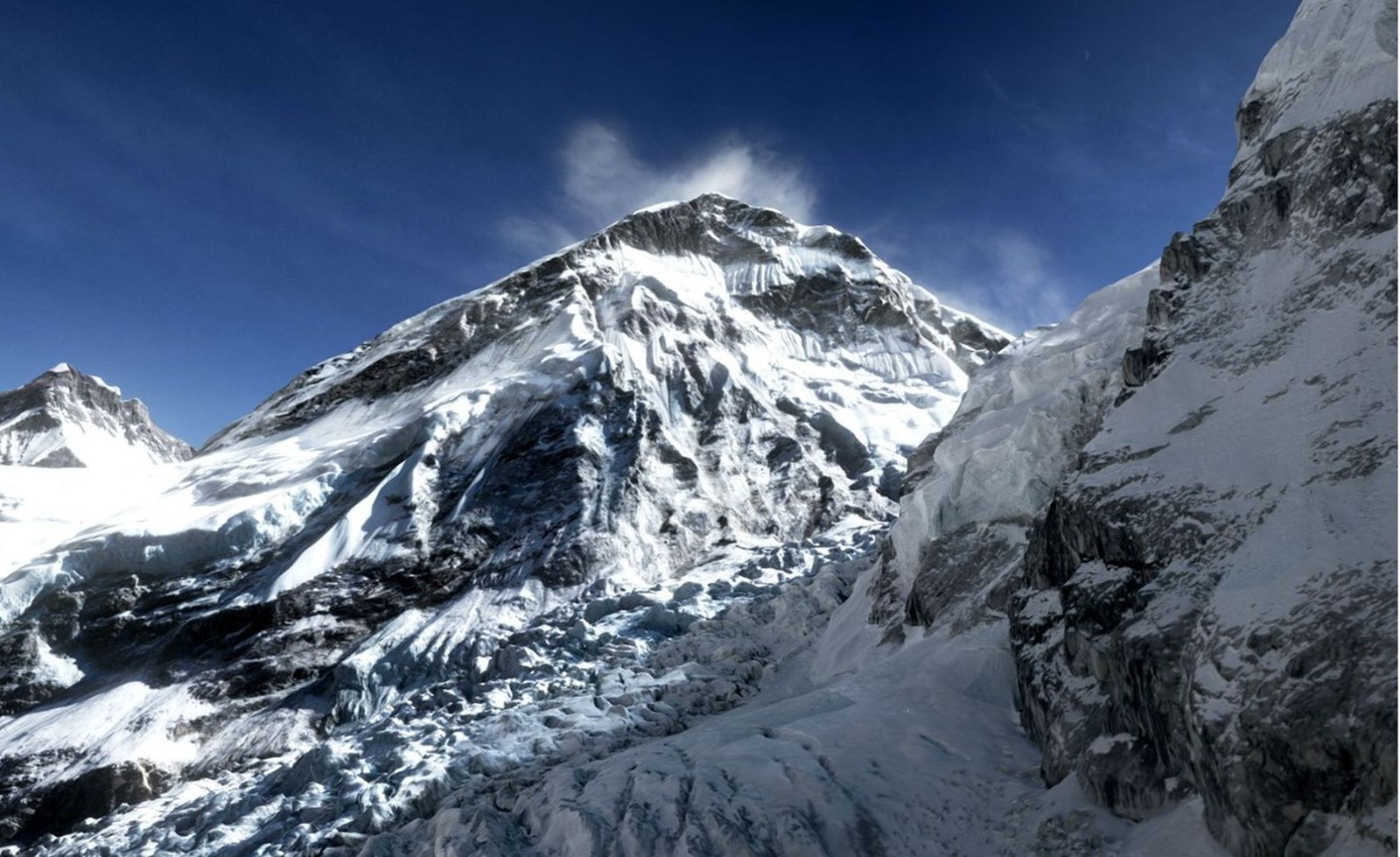 Deretan Gunung Paling Menyeramkan di Dunia