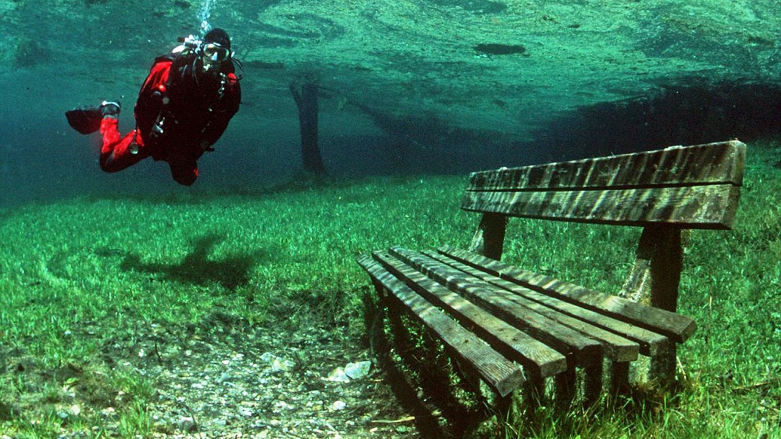 Green Lake, Diving atau Trekking Sih di Sini?