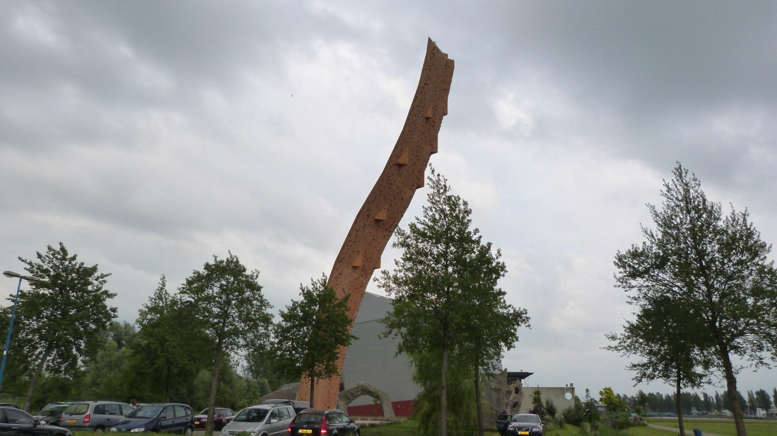 Ini Arena Wall Climbing Tertinggi di Dunia yang Harus Lo Taklukan, Bro