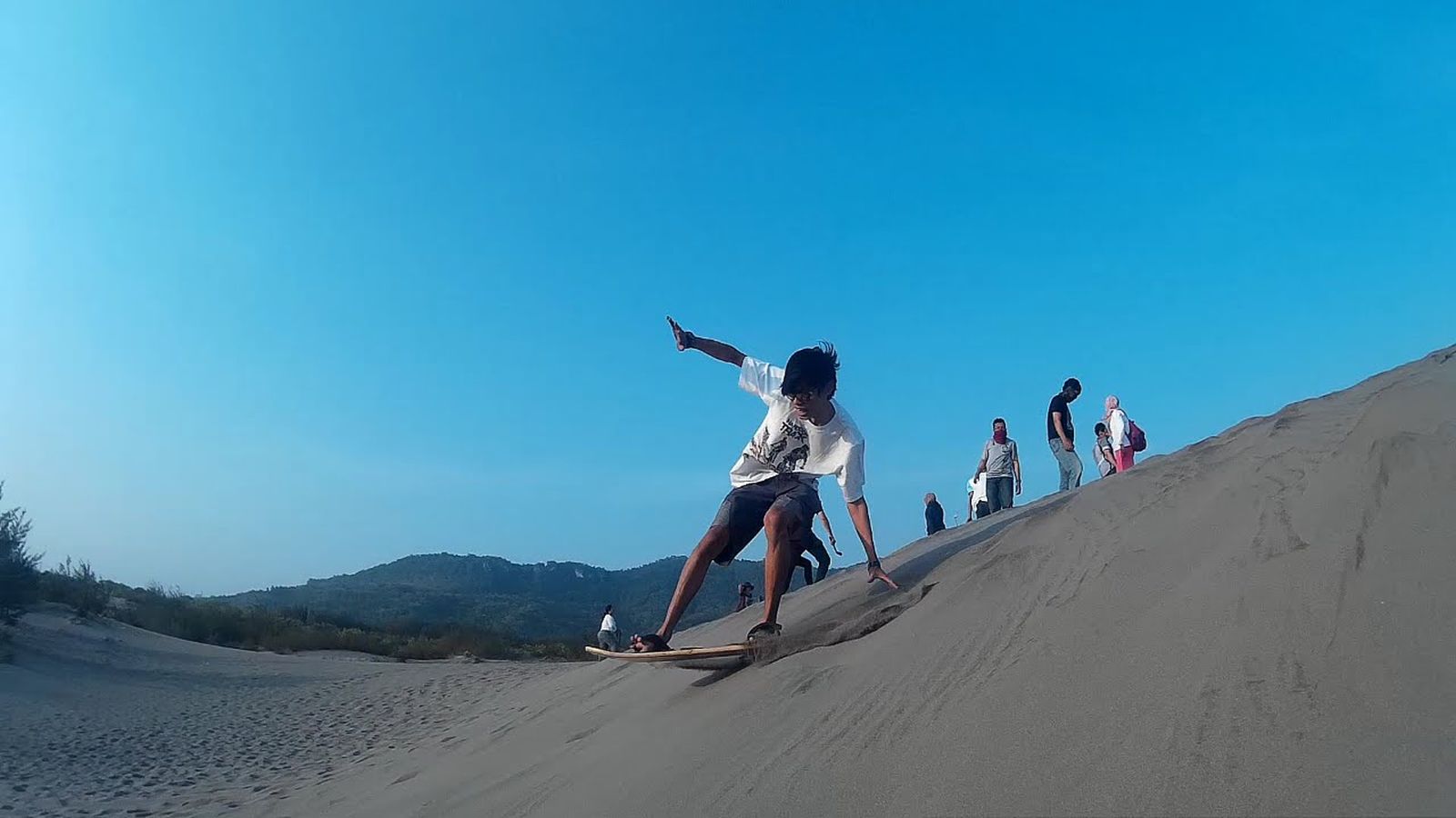 Baca Ini Dulu Bro, Sebelum Lo Jajal Sandboarding