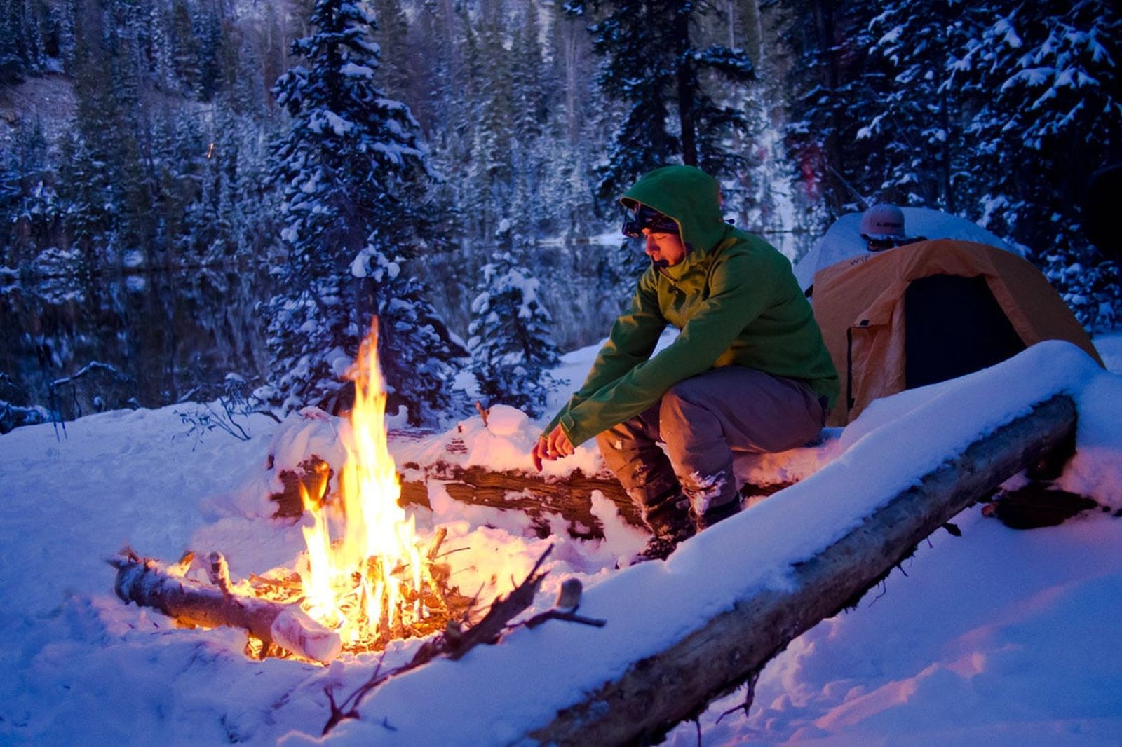 Rasakan Keindahan Alam Lebih Komplit dengan Winter Camping