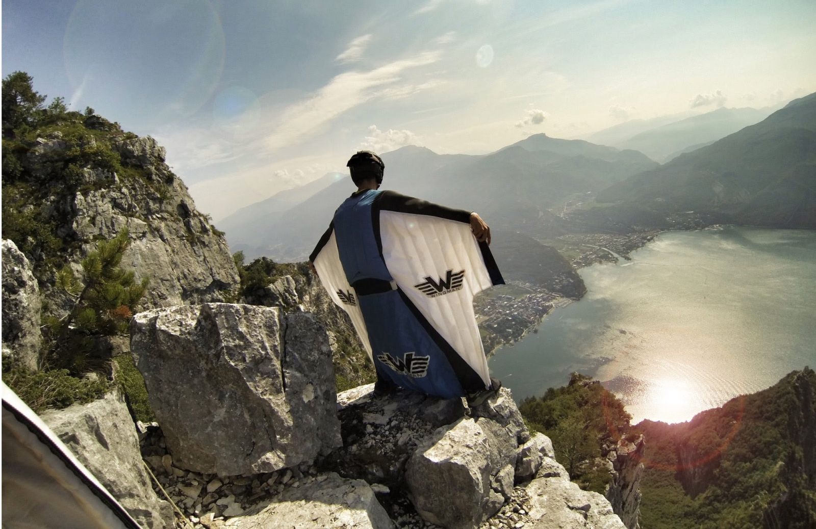 Wingsuit Extreme, Terbang Ekstrim Tanpa Parasut!