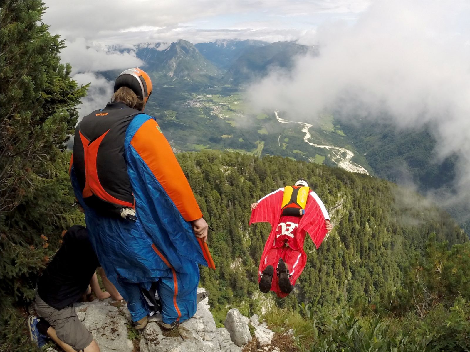 Wingsuit BASE Jumping Luke Hively, Rasakan Sensasi Terbang yang Lebih Menantang