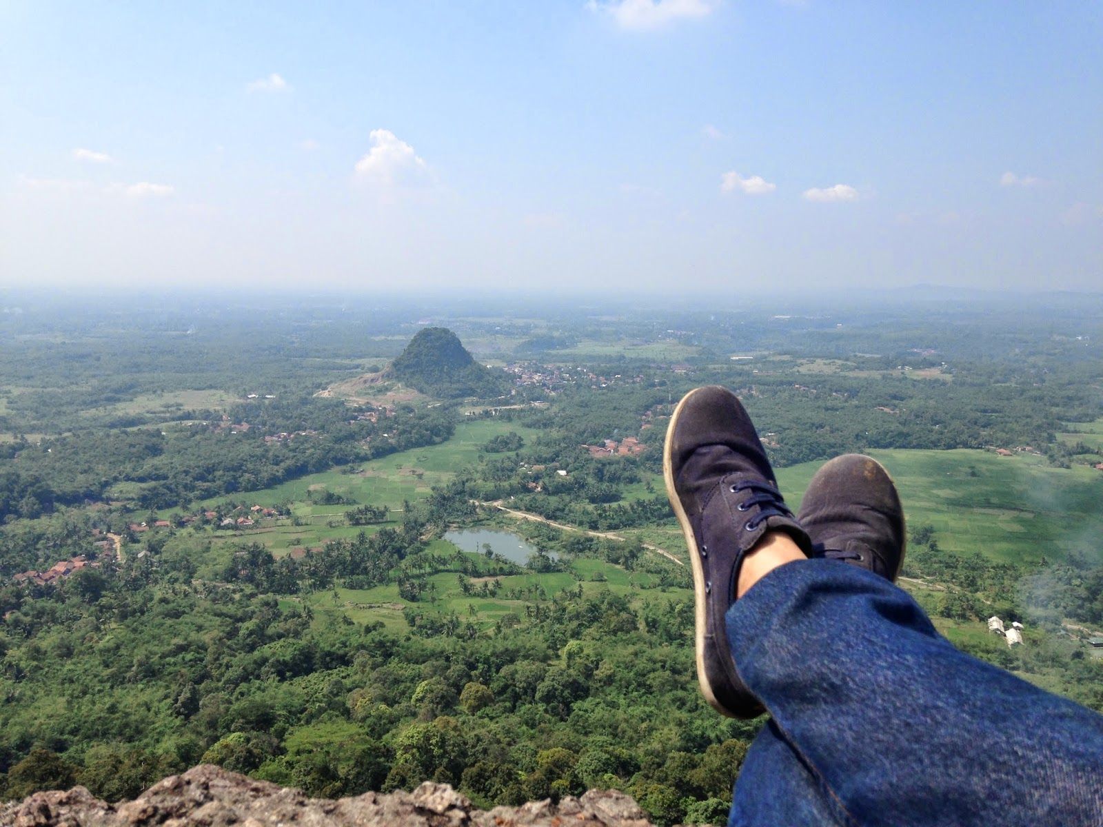 Hiking Ringan dan Asik di Gunung Munara