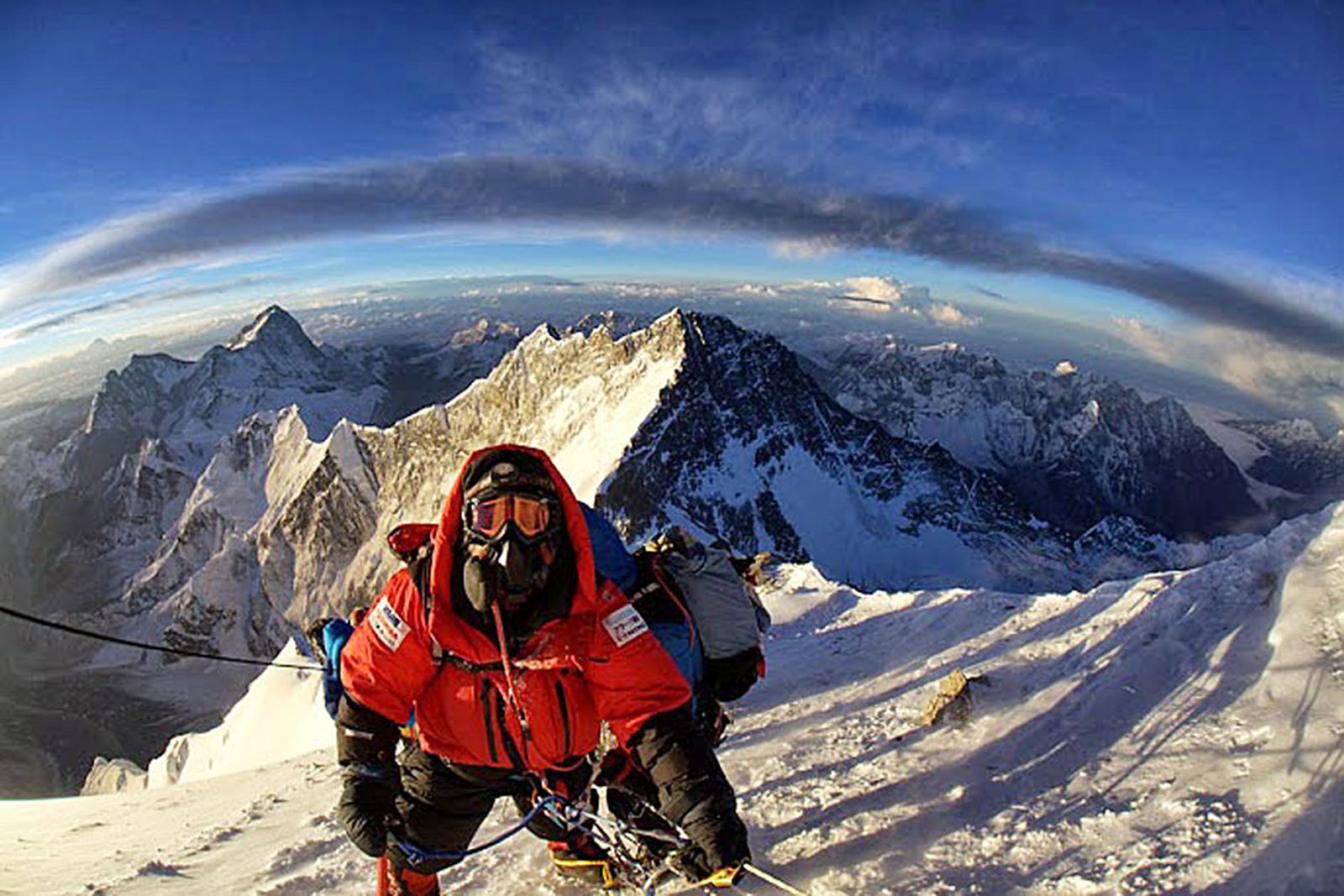 Berisiko Tinggi, Ini Tips Penting Menaklukan Puncak Everest!