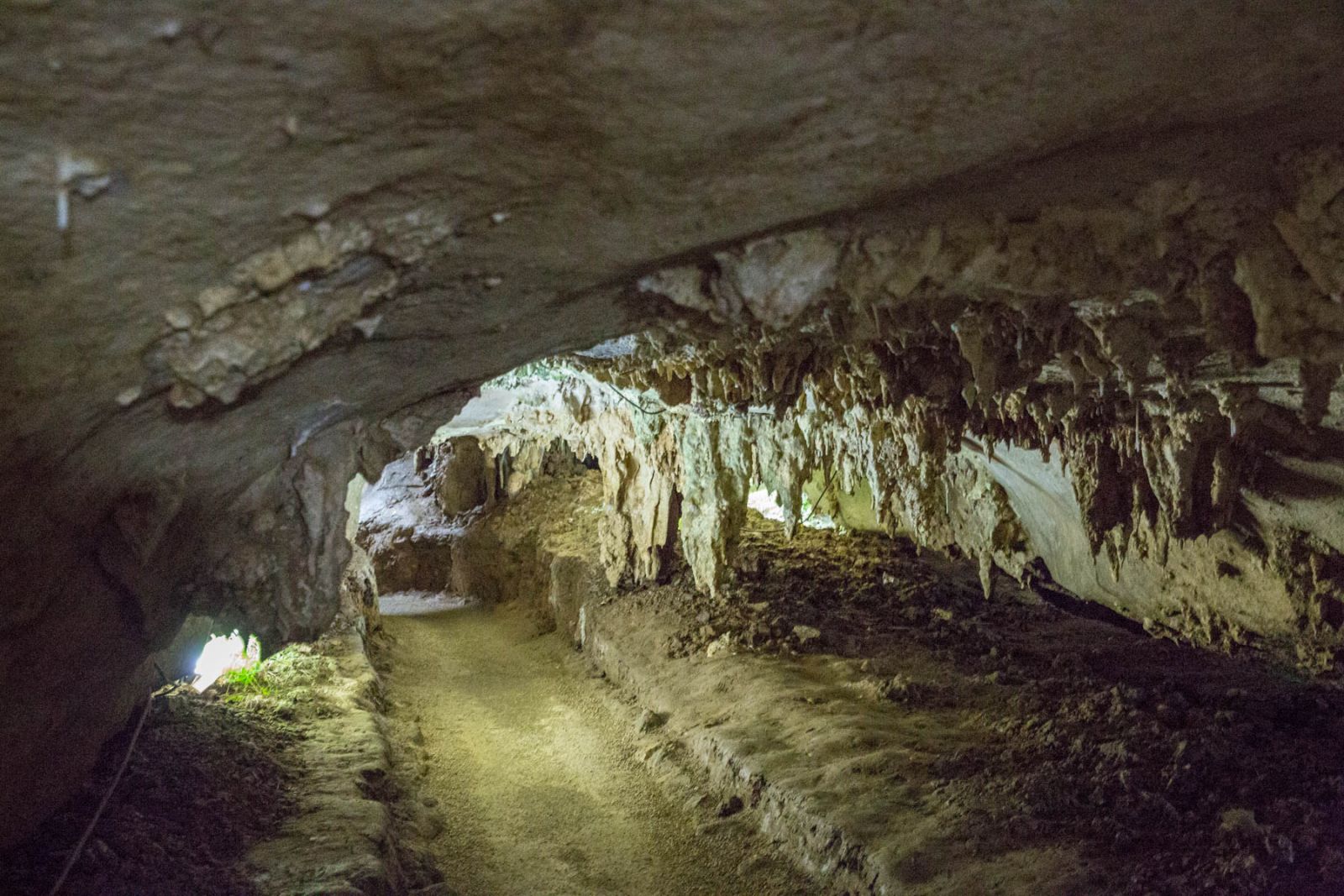 Serunya Caving Le Khao Kob, Goa Te-Ekstrem di Thailand!