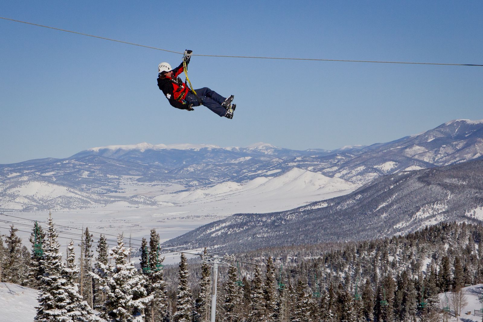 Snow Zipline, Sensasi Terbang di Atas Danau Tahoe